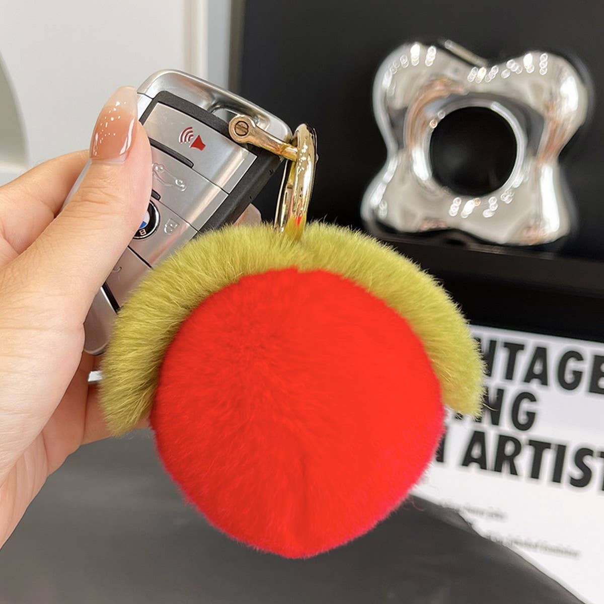 CUTE LITTLE PEACH CAR KEYCHAIN BAG PENDANT GIFT_CWMM2536