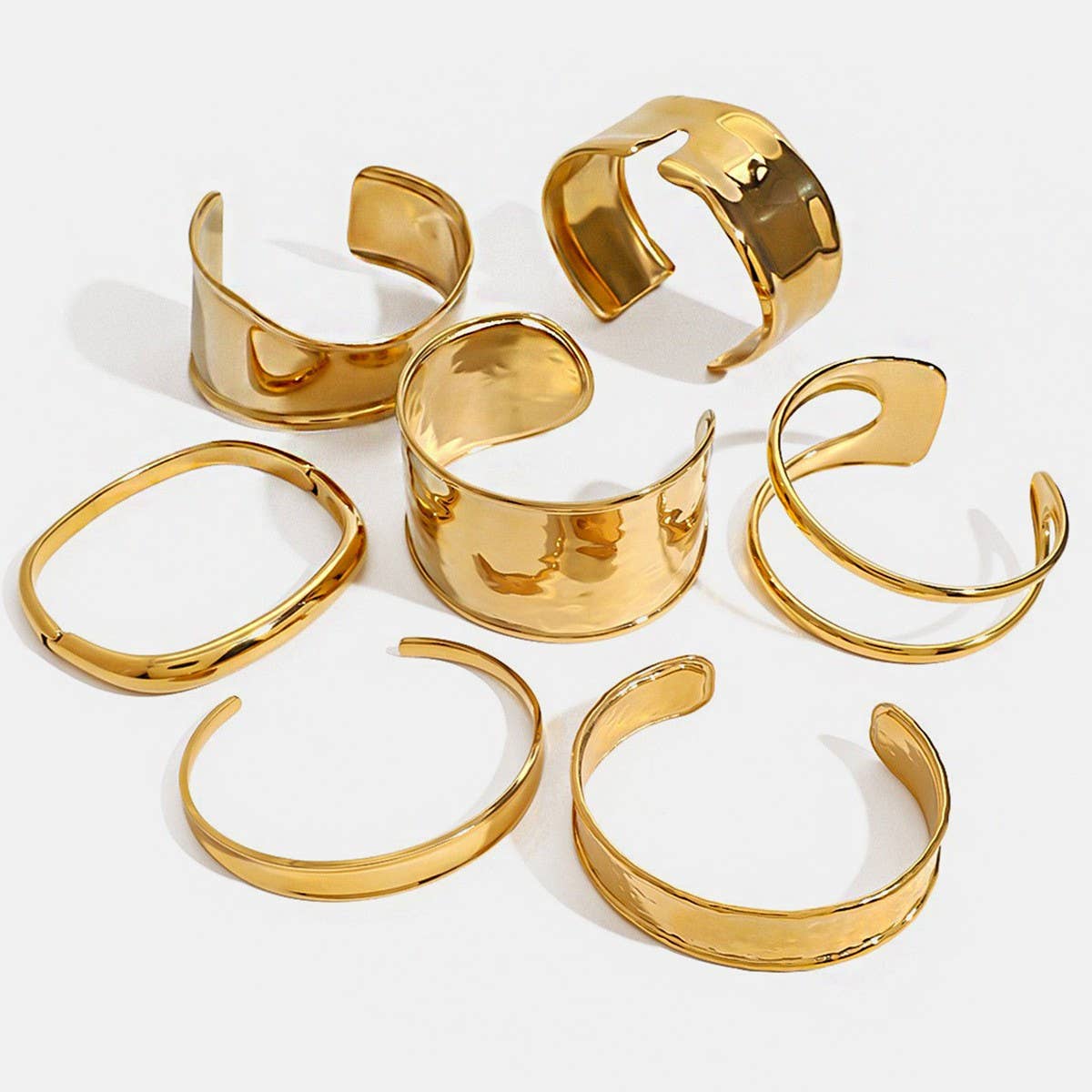 GOLD STAINLESS STEEL PEARL OPEN CUFF BRACELET_CWAJE4618