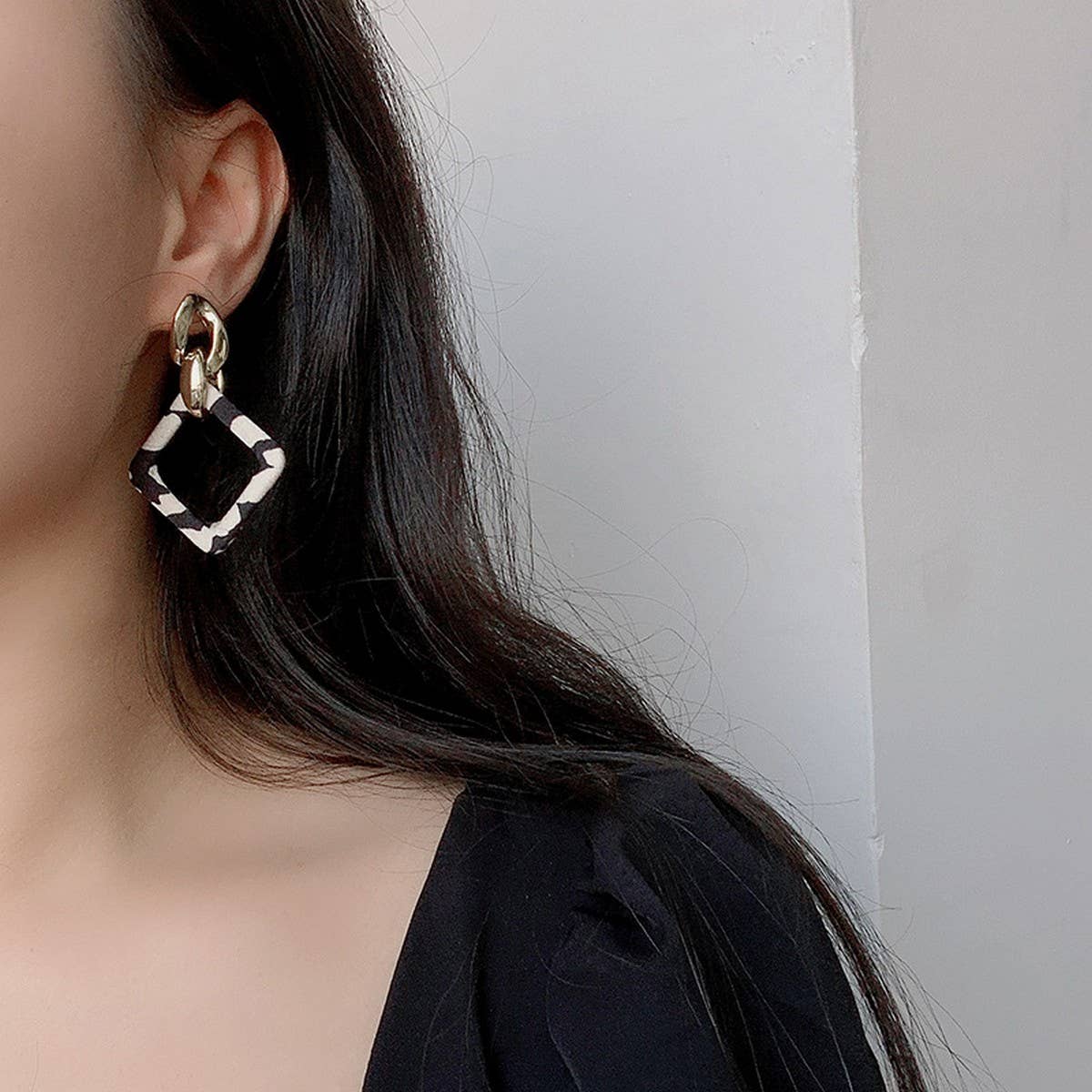 Hong Kong Style Retro Geometric Square Earrings_Cwaje2191