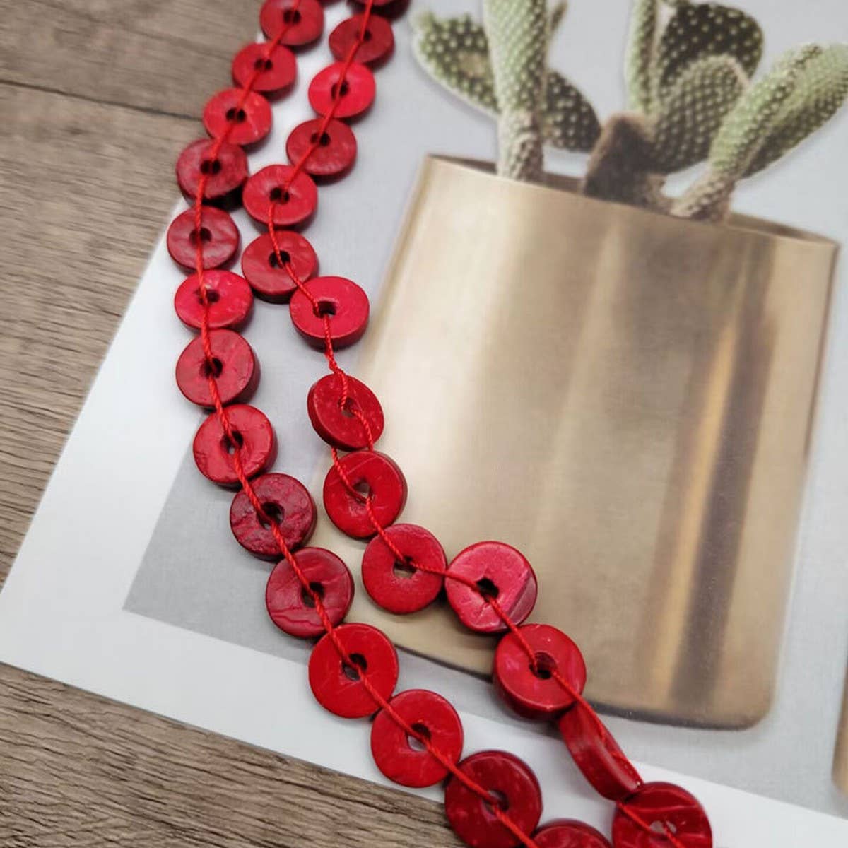 COCONUT SHELL RED MULTI LAYER BEAD VINTAGE NECKLACE_CWMM4571