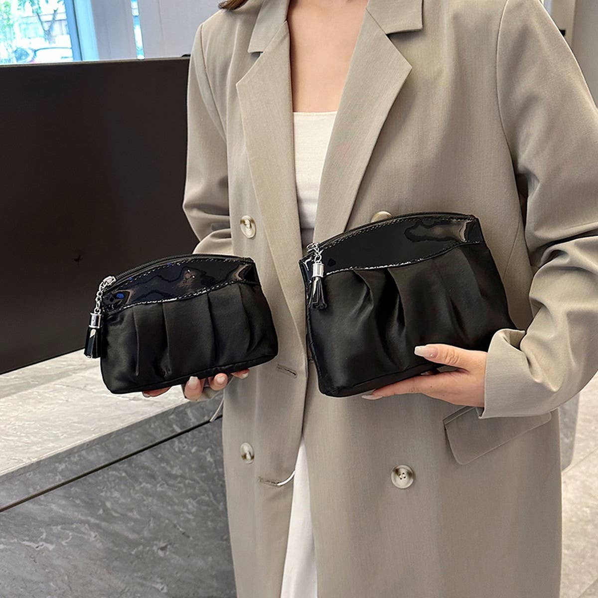 Black Pleated Large Capacity Cosmetic Bag_Cwab4446