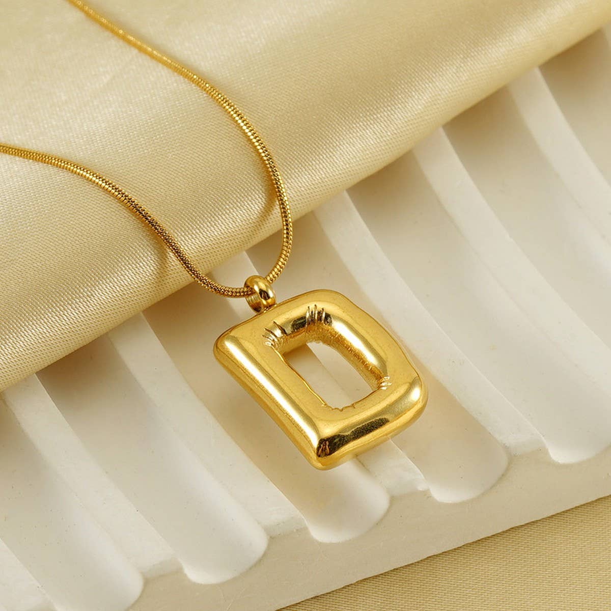 BALLOON STYLE 18K GOLD LETTER PENDANT NECKLACE_CWAJE0691
