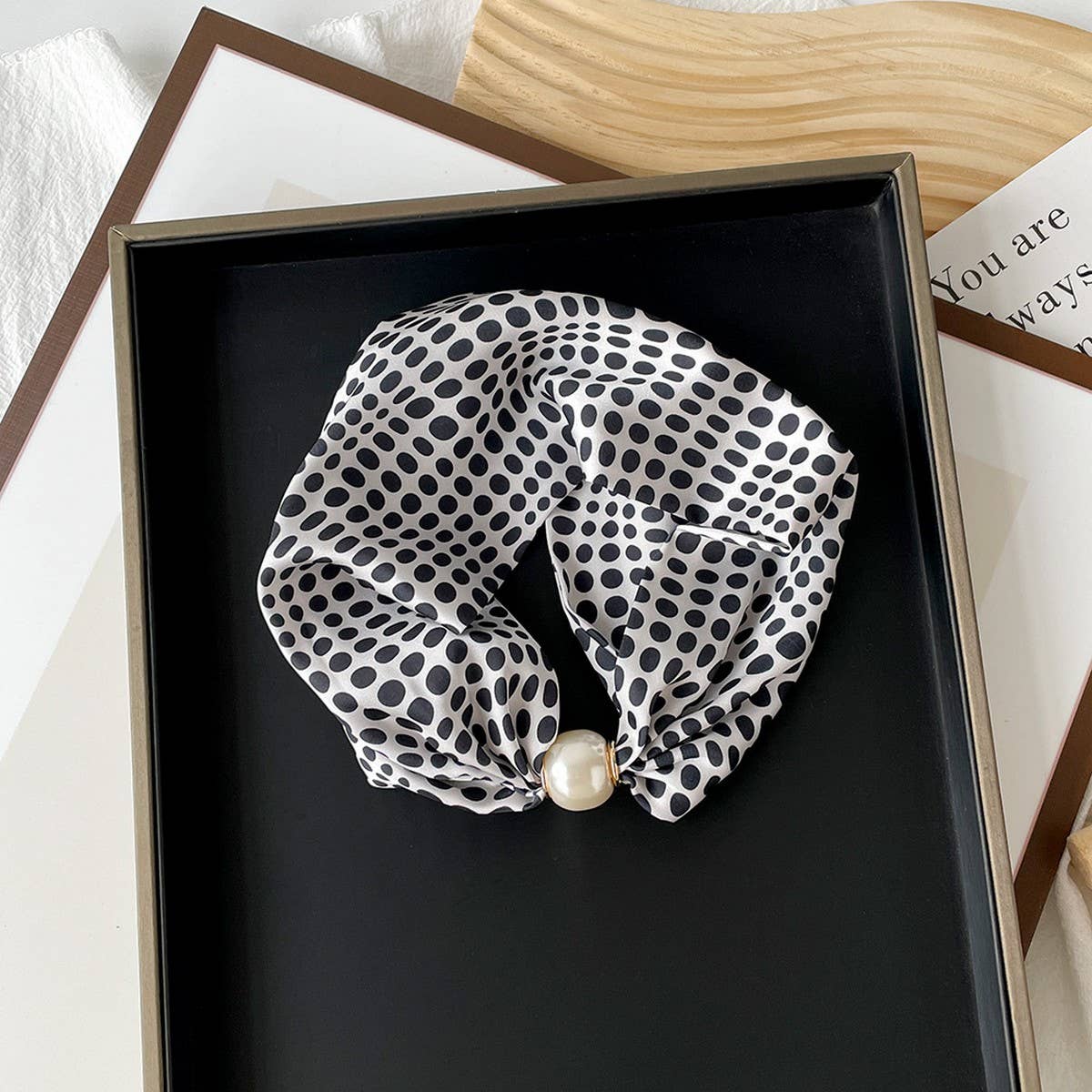 PEARL BUTTON SCARF ELEGANT PRINTED SCARF_CWASC0821