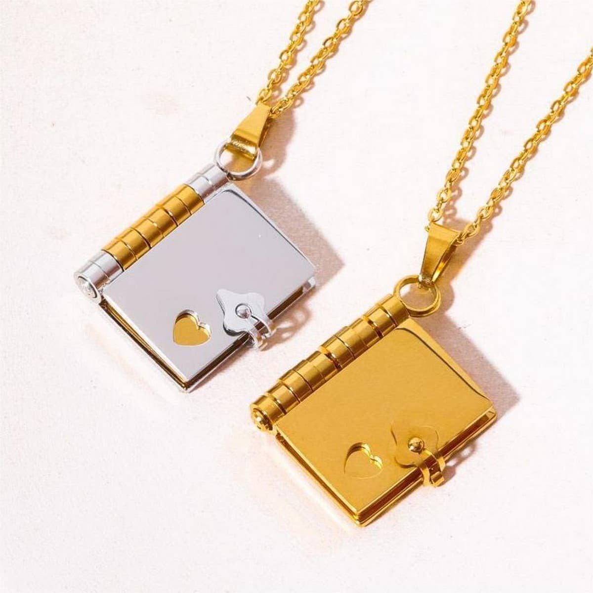 COUPLE OPEN AND CLOSE BOOK PENDANT NECKLACE_CWMM5692