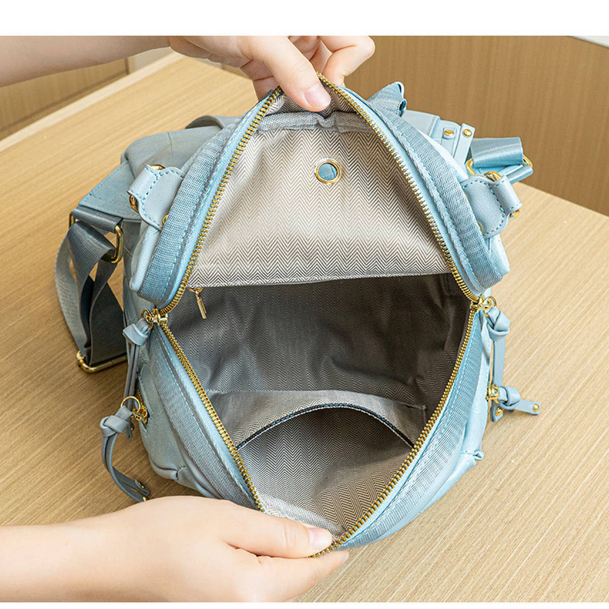 STITCHING EMBOSSED LARGE CAPACITY BACKPACK_CWAB2989