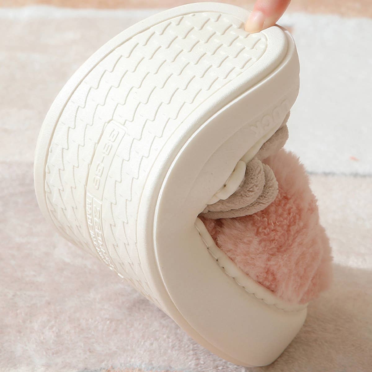 CHECKERED FUZZY WARM SLIPPERS COZY STYLISH_CWSHS0270