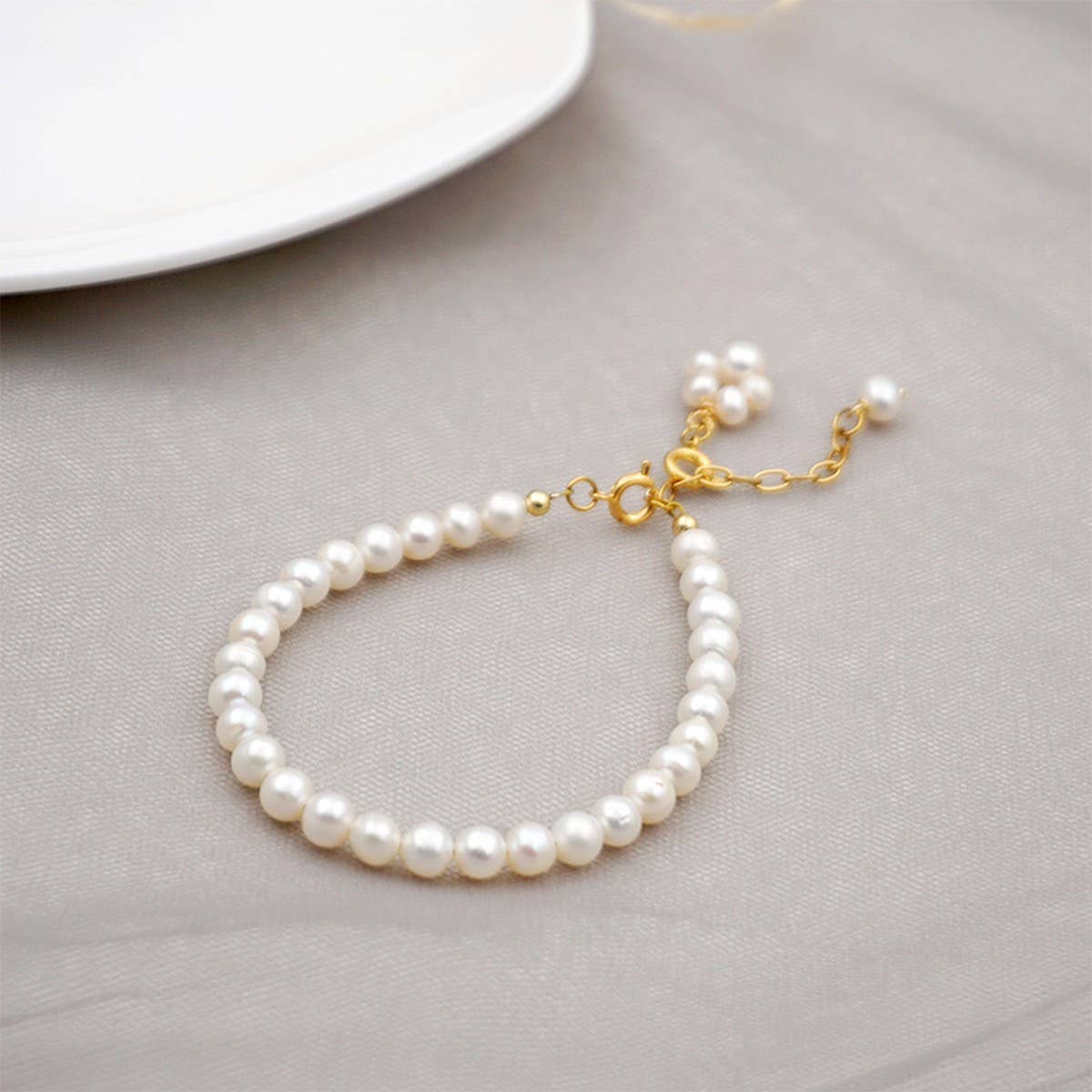 GOLD SIMPLE PEARL BRACELET_CWAJE1685