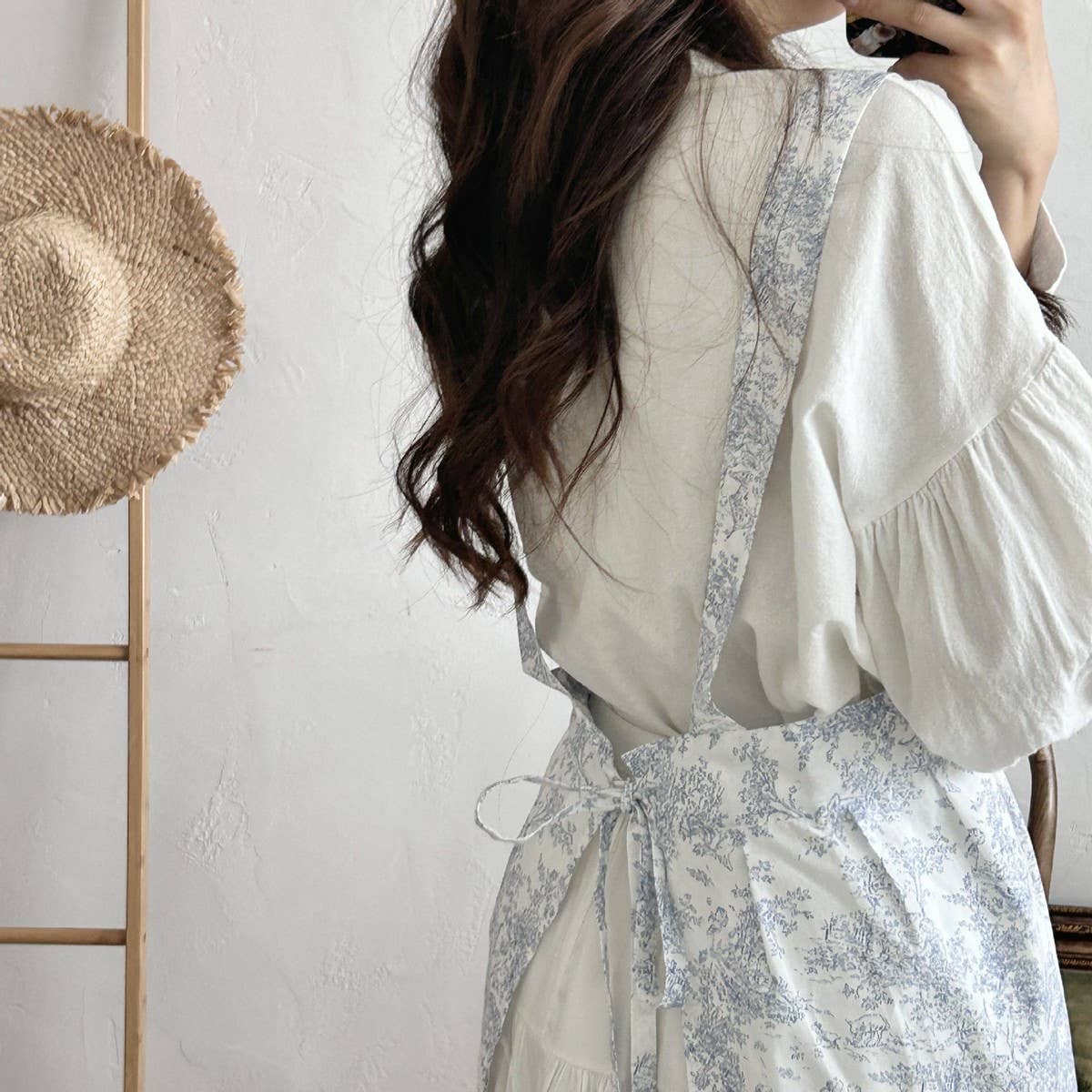 BLUE INK FISHTAIL COTTON LONG APRON_CWMM5793