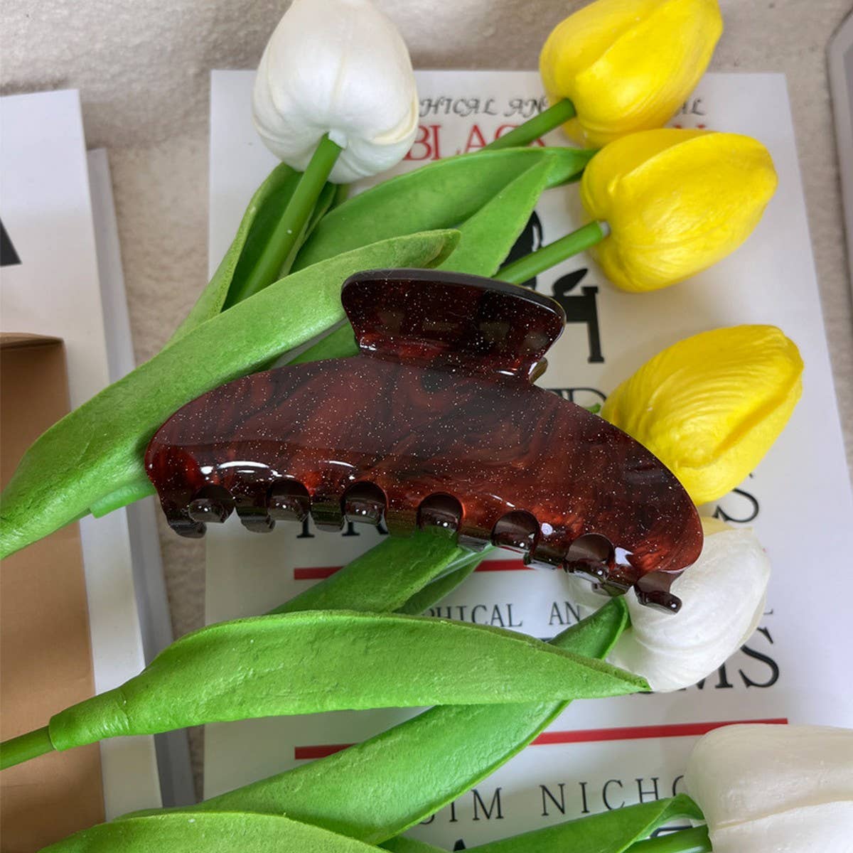 FRENCH QUICKSAND ACRYLIC HAIRPIN RETRO SHARK CLIP_CWAHA4326