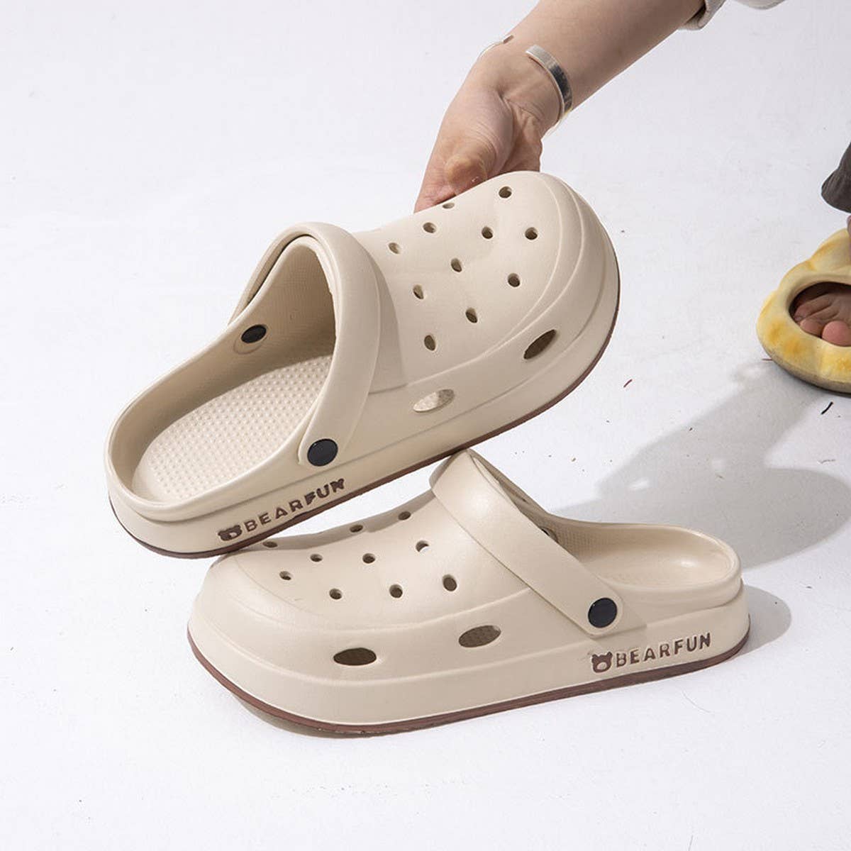 2024 NEW ANTI SLIP TWO WAY HOLE SANDALS_CWSHS0813