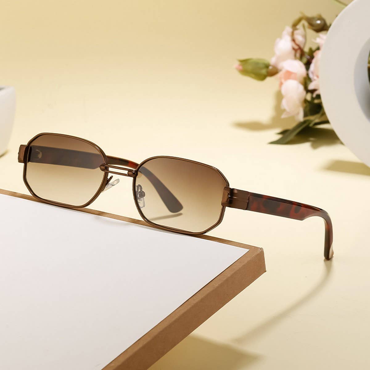 FASHIONABLE SQUARE FRAME SUN PROTECTION SUNGLASSES_CWASG0680