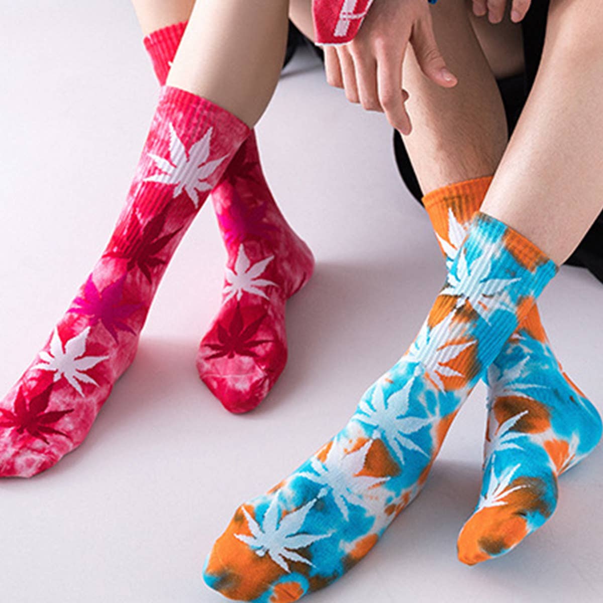 Tie-Dyed Maple Leaf Pattern Socks_Cwms0253
