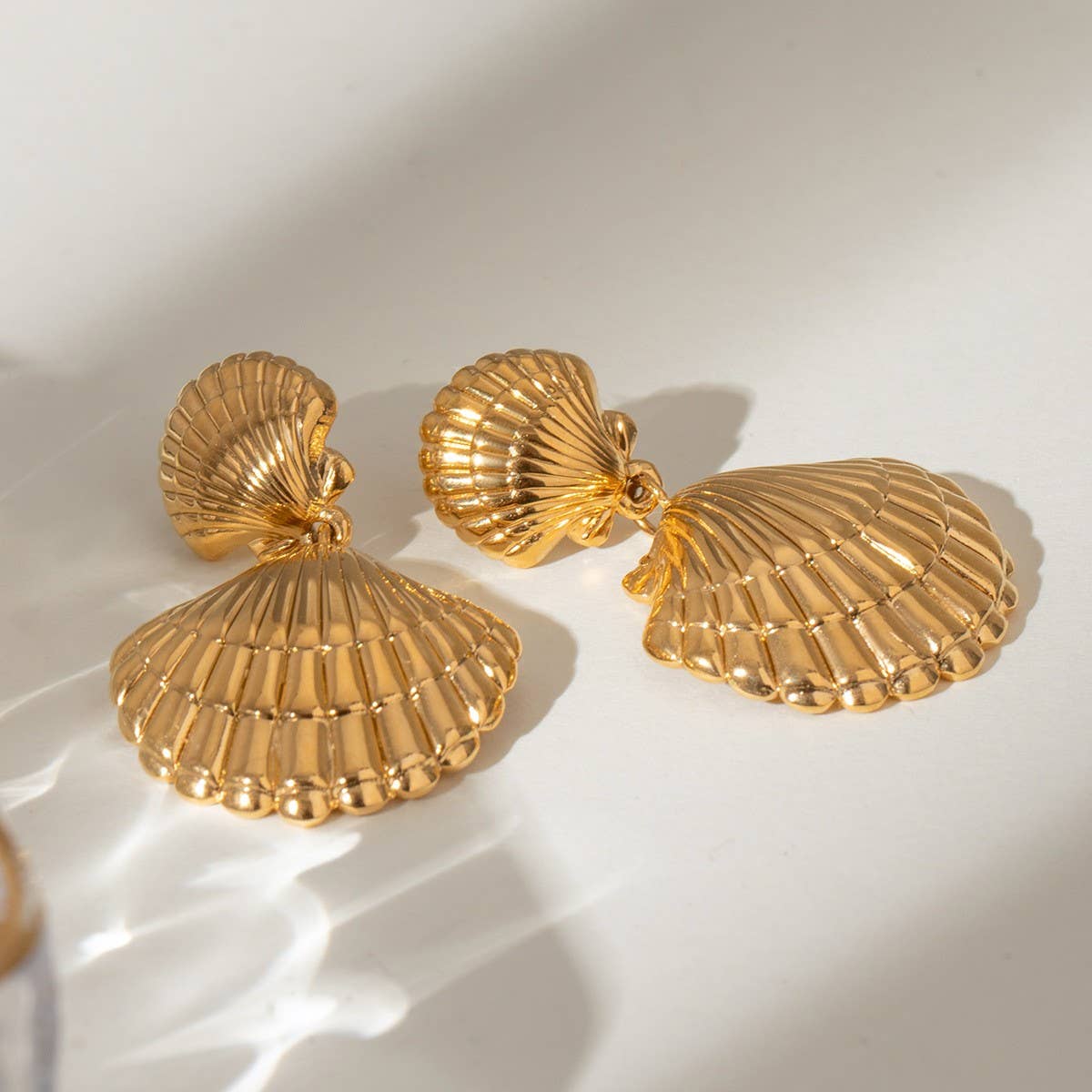 LUXURY STAINLESS STEEL OCEAN SHELL EARRINGS_CWASC1663