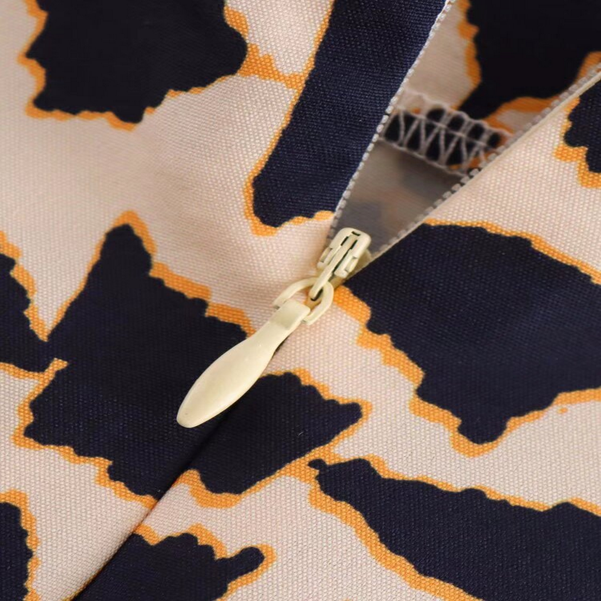 HIGH WAIST BEADED SKIRT WITH VINTAGE PRINT_CWDSD8337