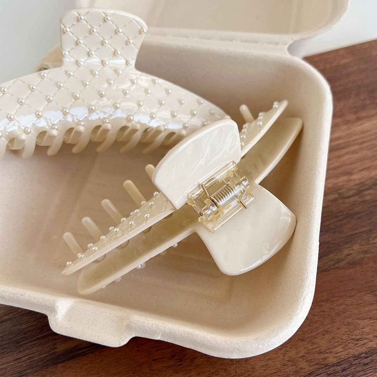 CREAM PEARL HAIR CLAW ELEGANT CHIC BACK CLIP_CWAHA6005