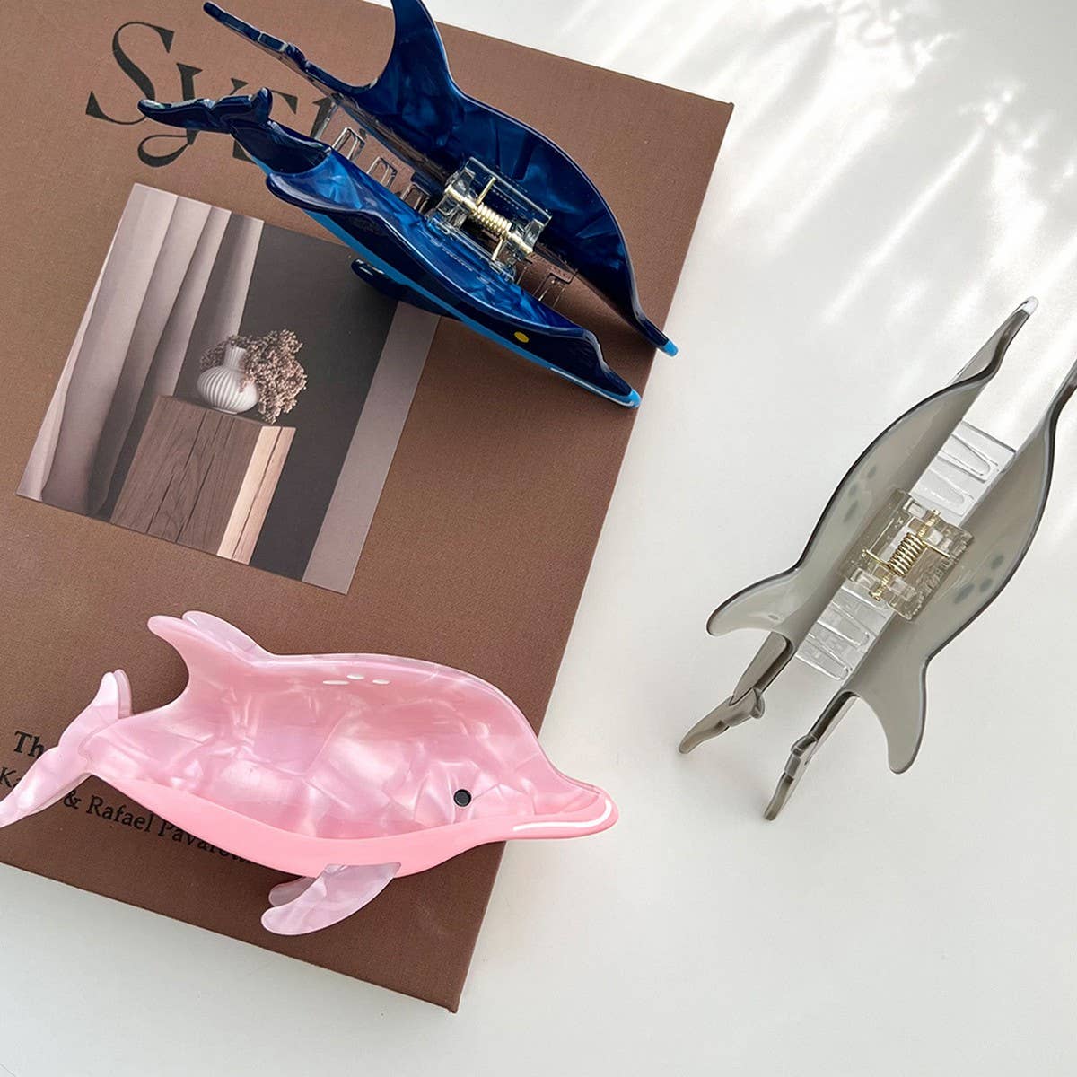 DOLPHIN ACETATE OCEAN HAIR CLAW CLIP_CWAHA5953