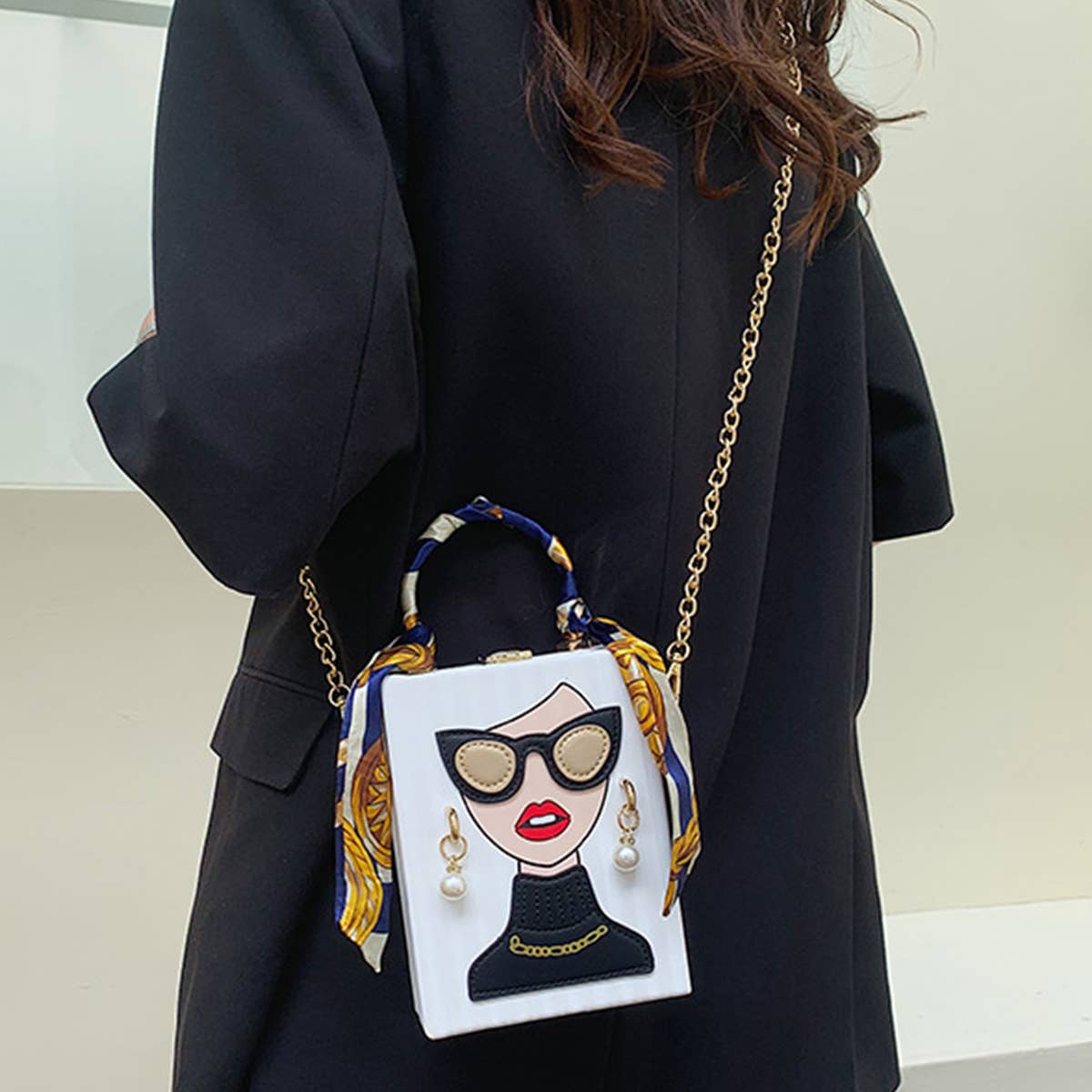 RETRO BEAUTY PATTERN CROSSBODY BAG_CWAB0986