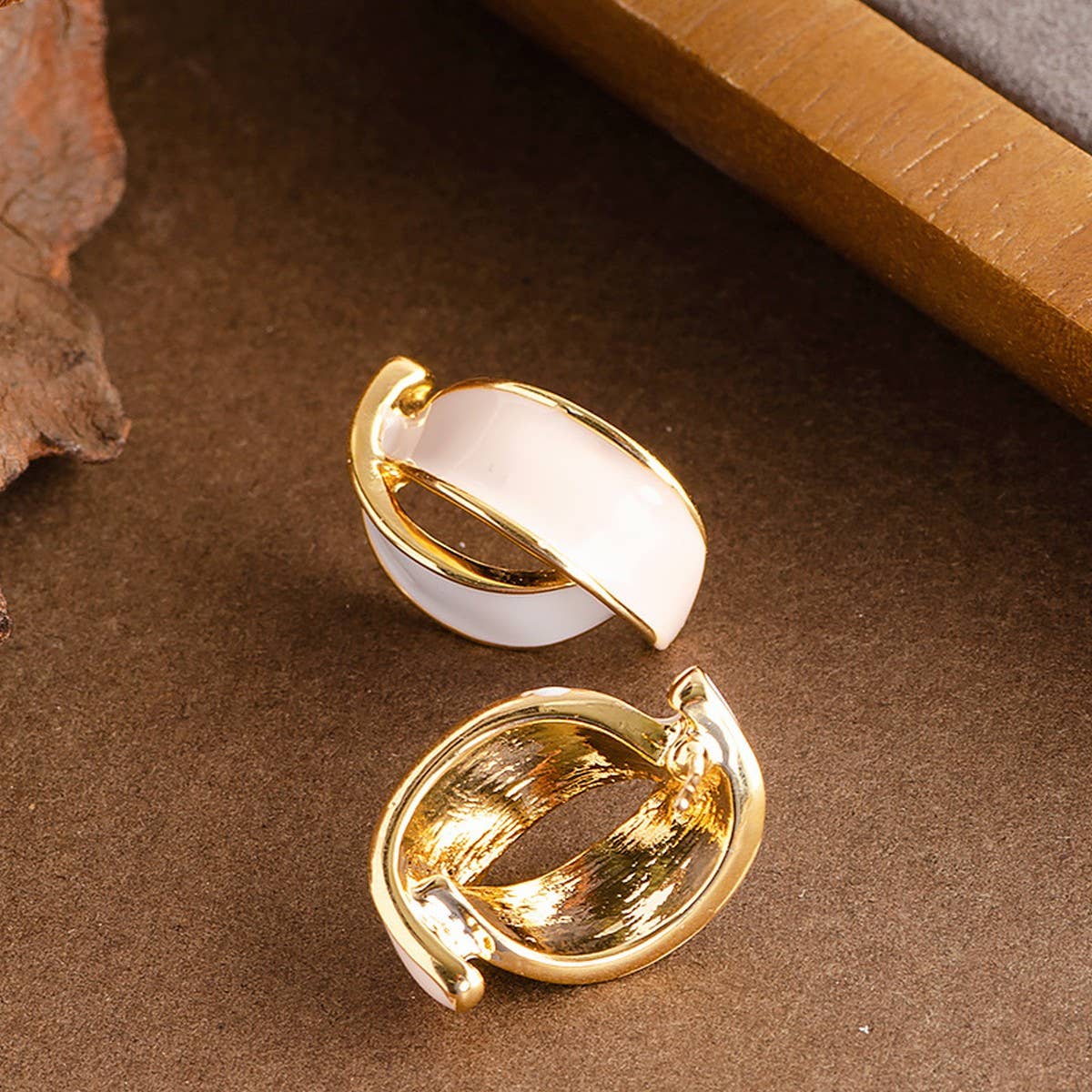 ENAMEL SILVER NEEDLE C SHAPED EARRINGS_CWMM4287