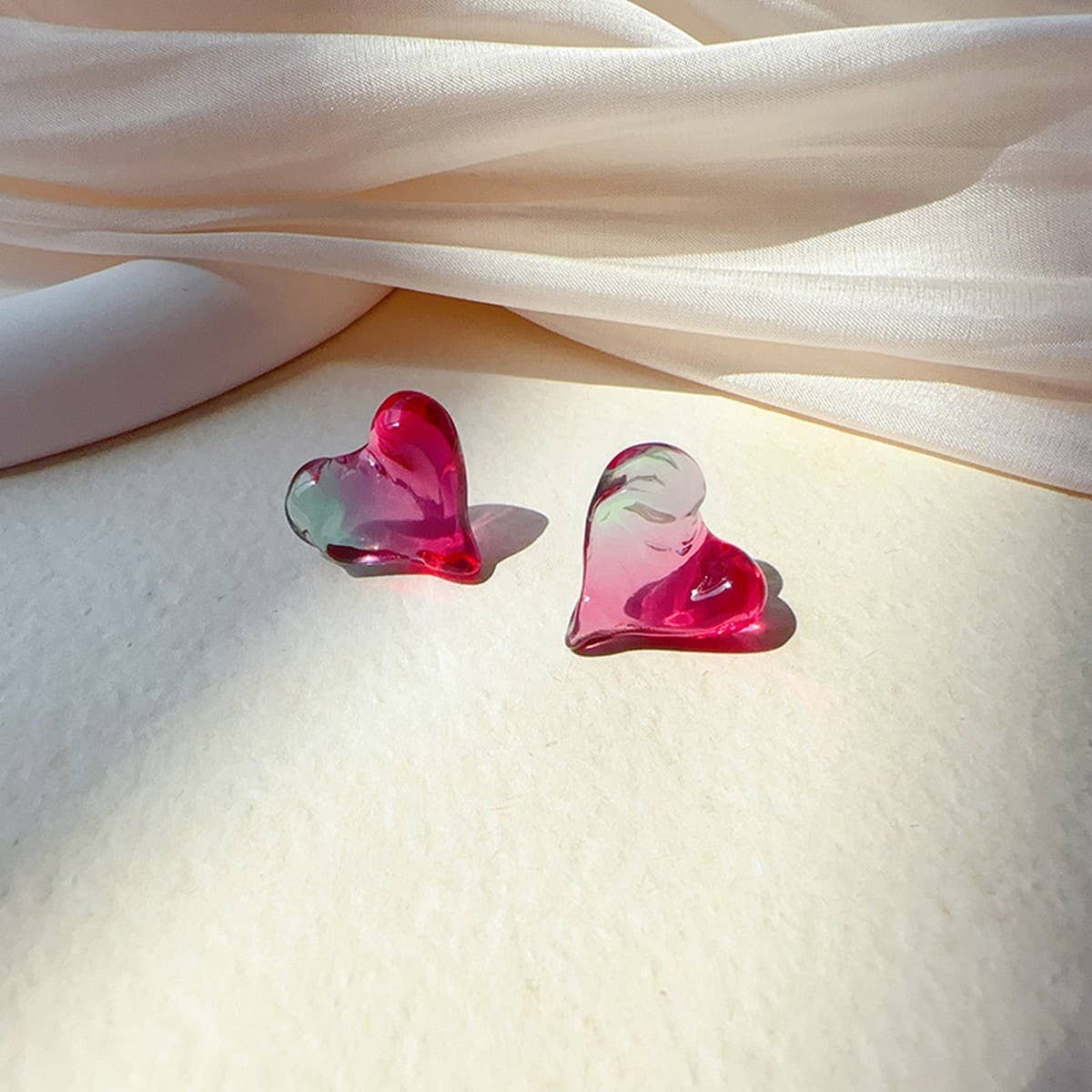 RETRO JELLY CONTRAST HEART EARRINGS_CWAJE2173