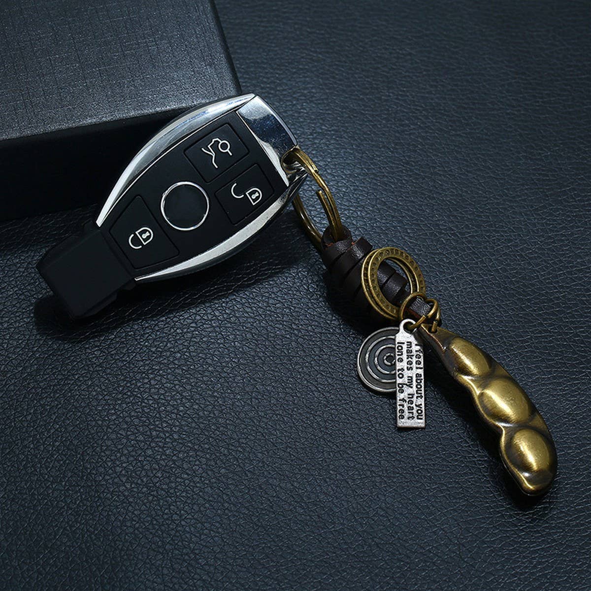 NEW HAND WOVEN COWHIDE KEYCHAIN_CWMM5019