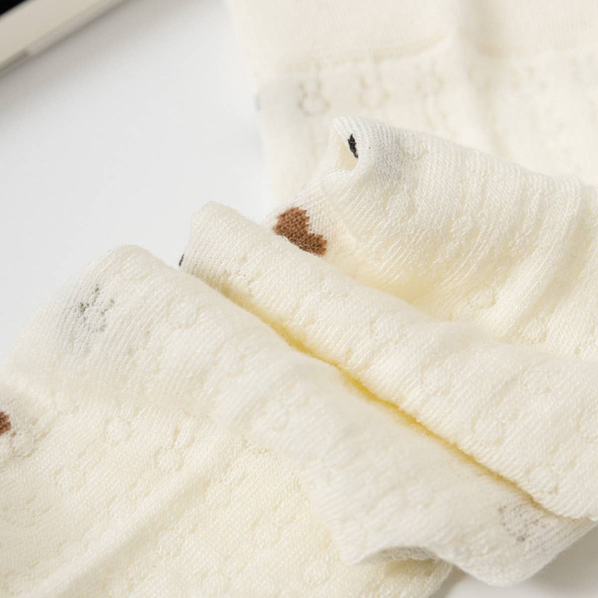 HOLLOW JACQUARD MIDDLE CALF SOCKS_CWMS0650