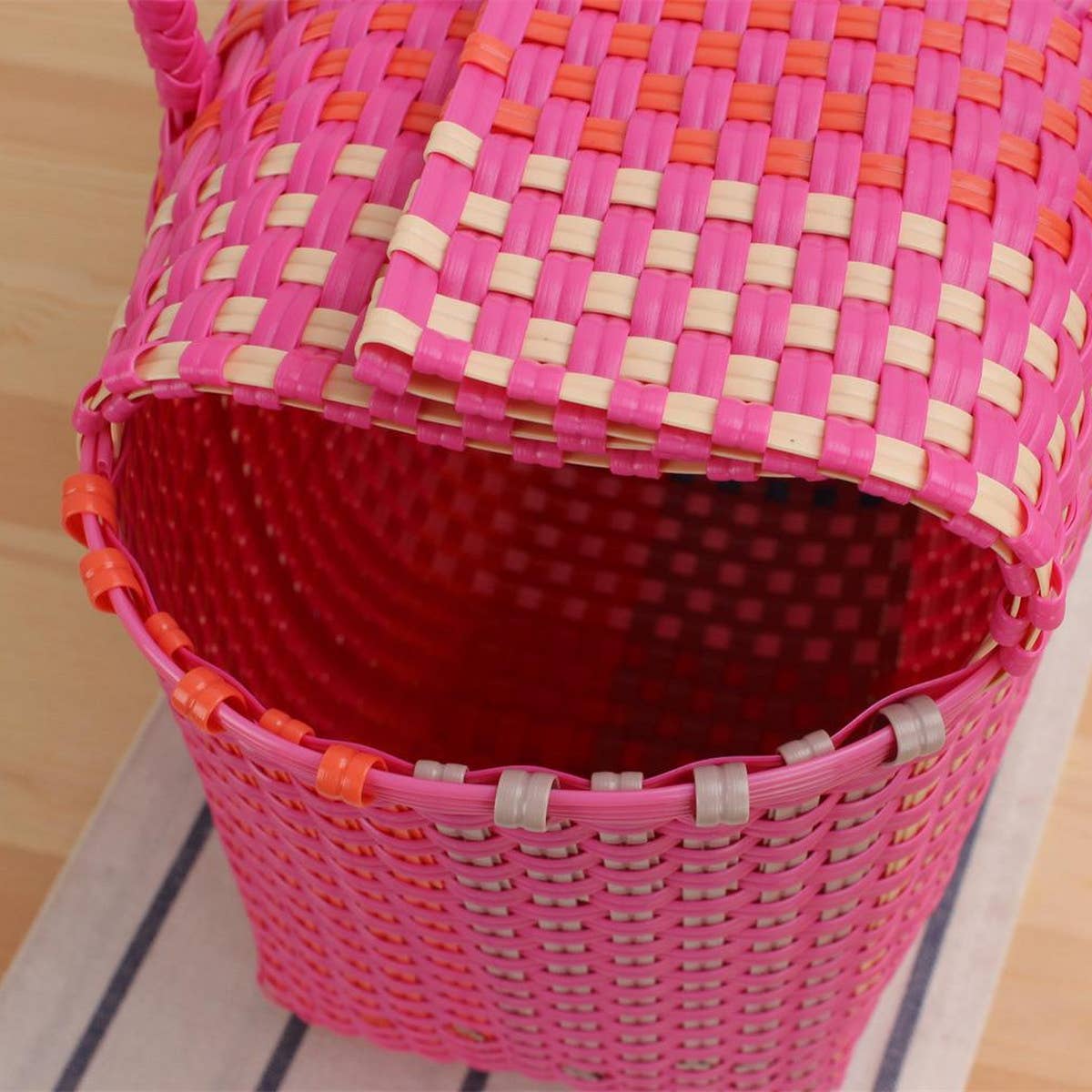FRESH CONTRASTING COLOR HANDWOVEN BAG_CWAB2111