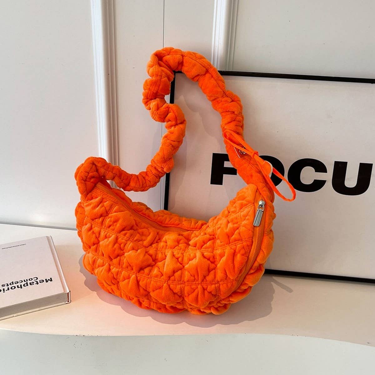 LARGE PUFFY VELVET CLOUD SHOULDER BAG_CUAB00492