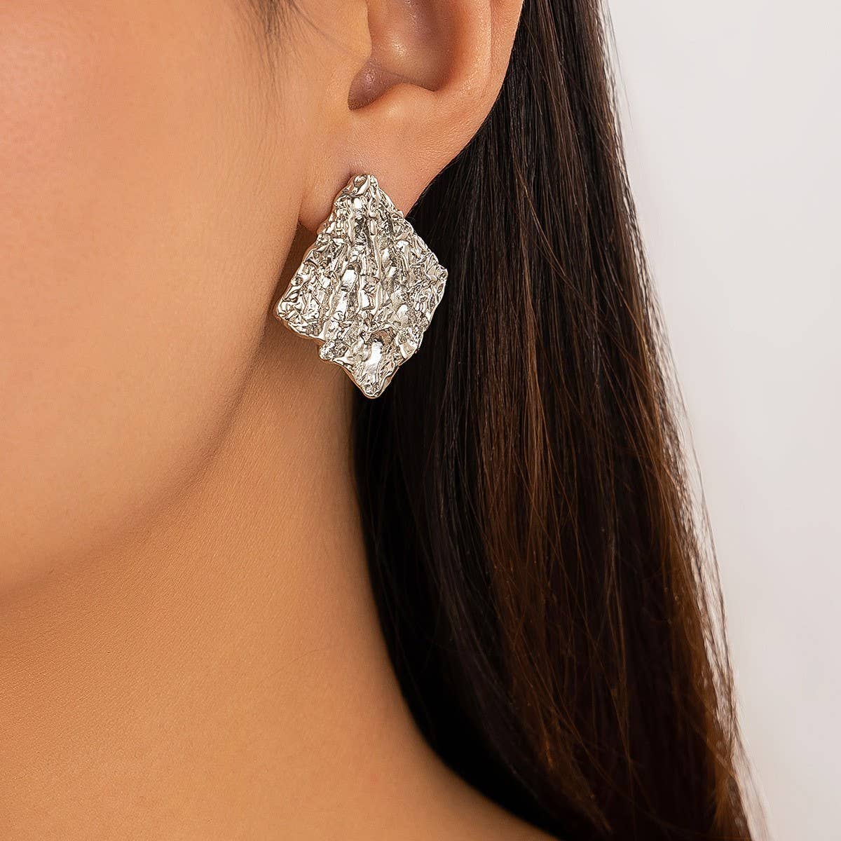 EXAGGERATED FOLDS HIGH GRADE IRREGULAR BRACELET_CWMM3125