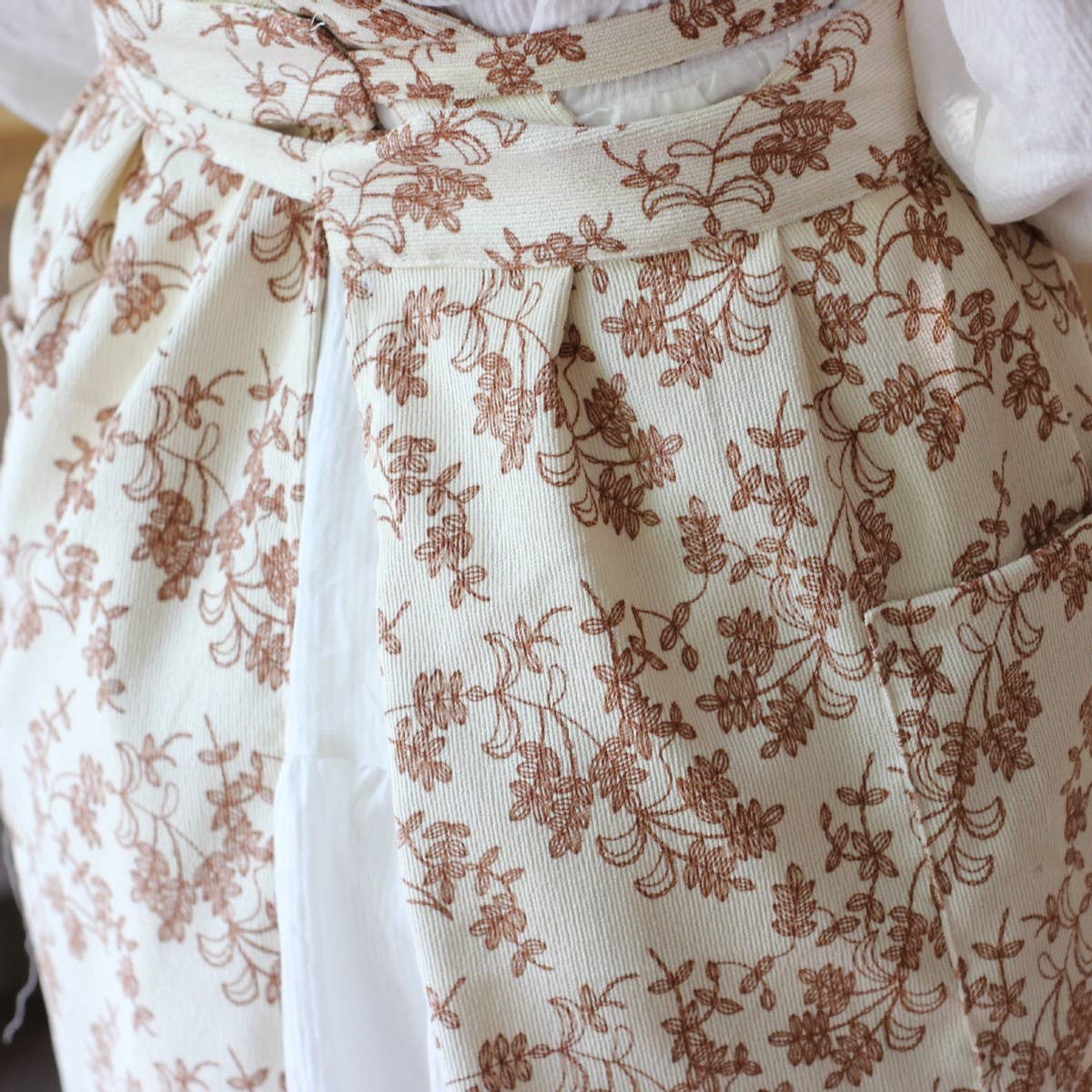 SIMPLE AND ELEGANT CORDUROY MATERIAL THICK APRON_CWMM5830