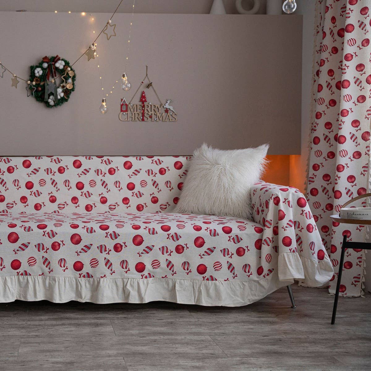 CHRISTMAS PRINT RUFFLED RETRO SOFA THROW_CWMM1657