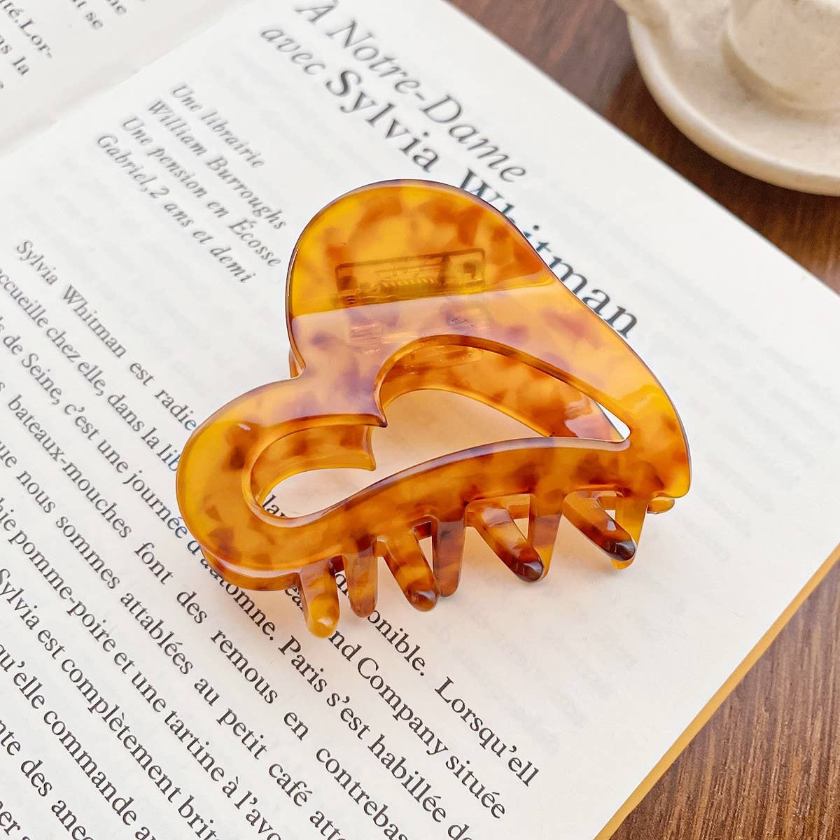 SWEET HEART HAIR CLAW CHIC ACETATE BUN CLIP_CWAHA0733