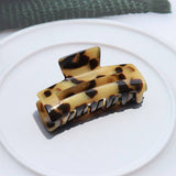 8 5CM HOLLOW SQUARE HAIR CLAW RETRO FRENCH STYLE_CWAHA2627