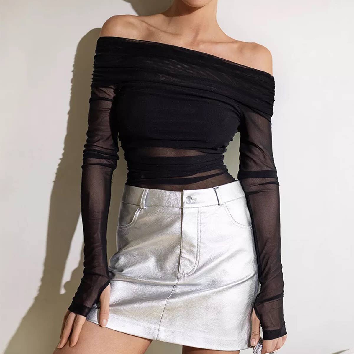 Solid Color Fit Line Neck Gauze Long Sleeve Top