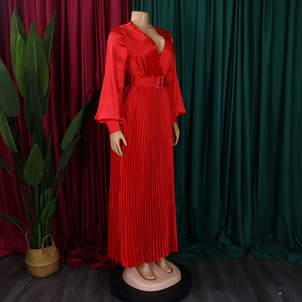 FASHIONABLE AND ELEGANT SOLID COLOR PLEATED DRESS_CWDMD3677