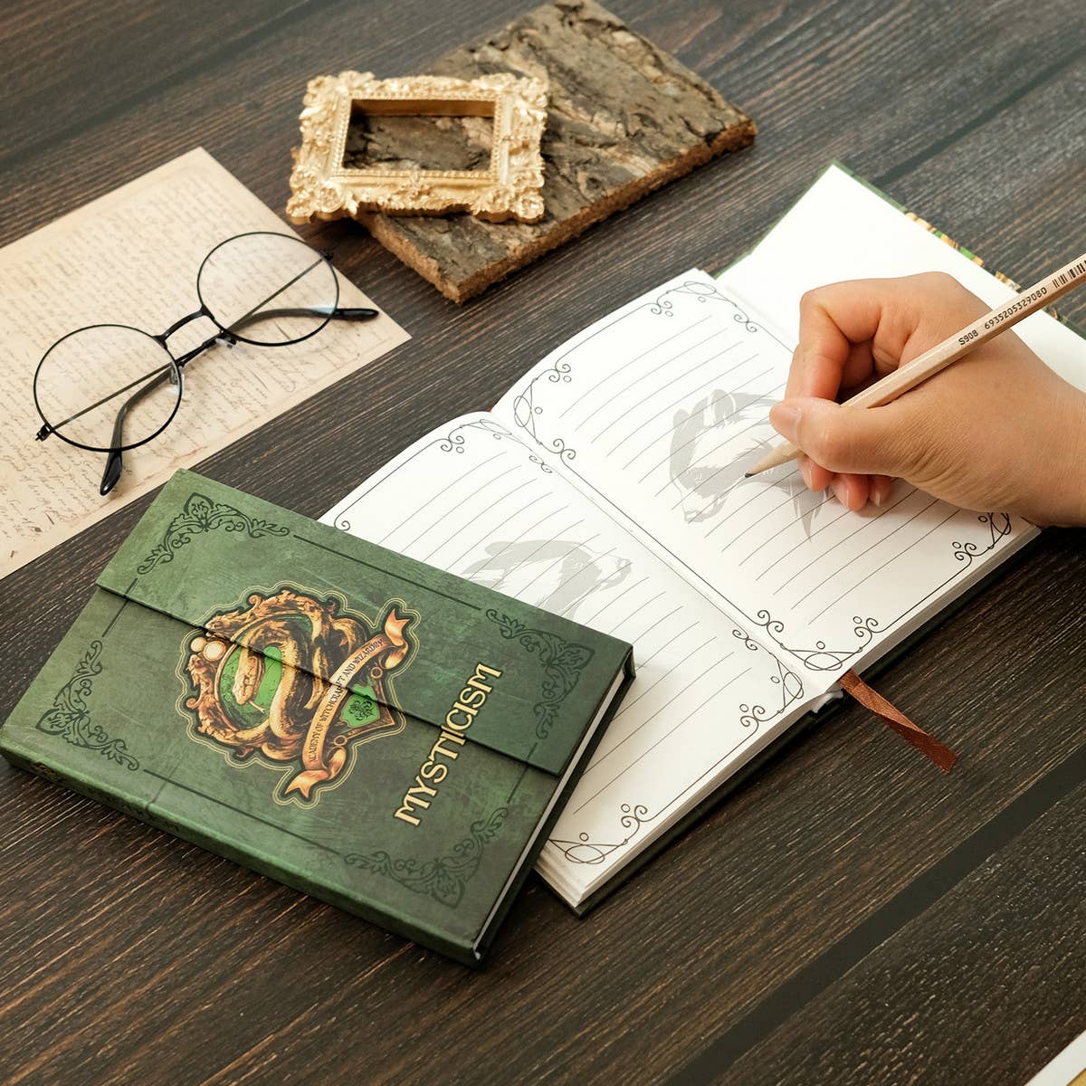 RETRO THICKENED PYTHON TOTEM NOTEBOOK_CWMM1843