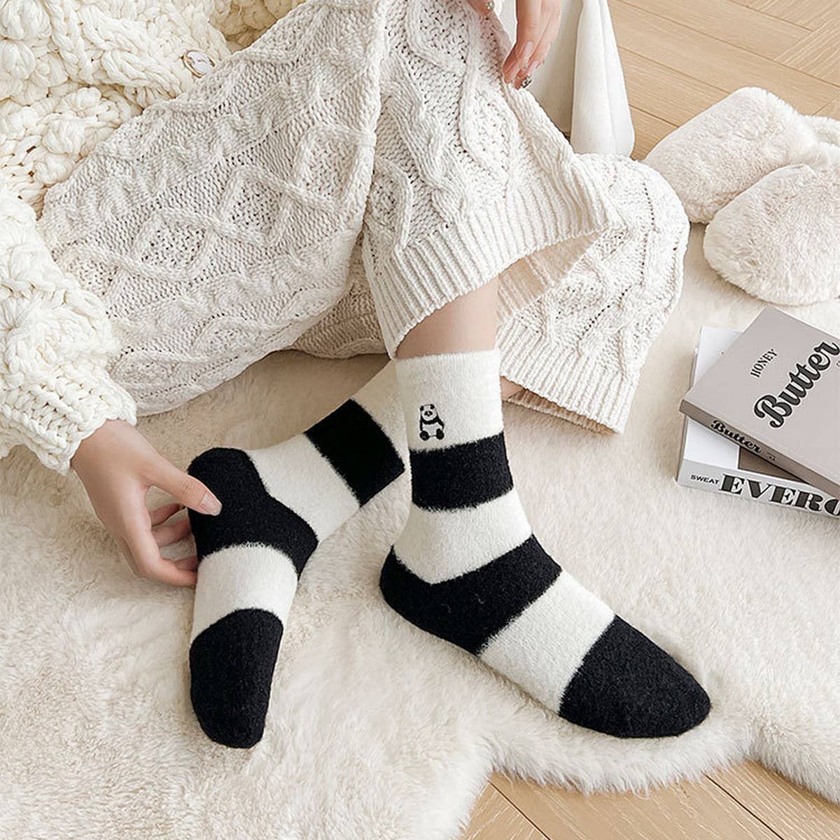 THICKENED PANDA FURRY HOME SLEEP SOCKS_CWMS1068