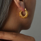 RETRO SIMPLE C SHAPE EMBOSSED EARRINGS_CWMM3646