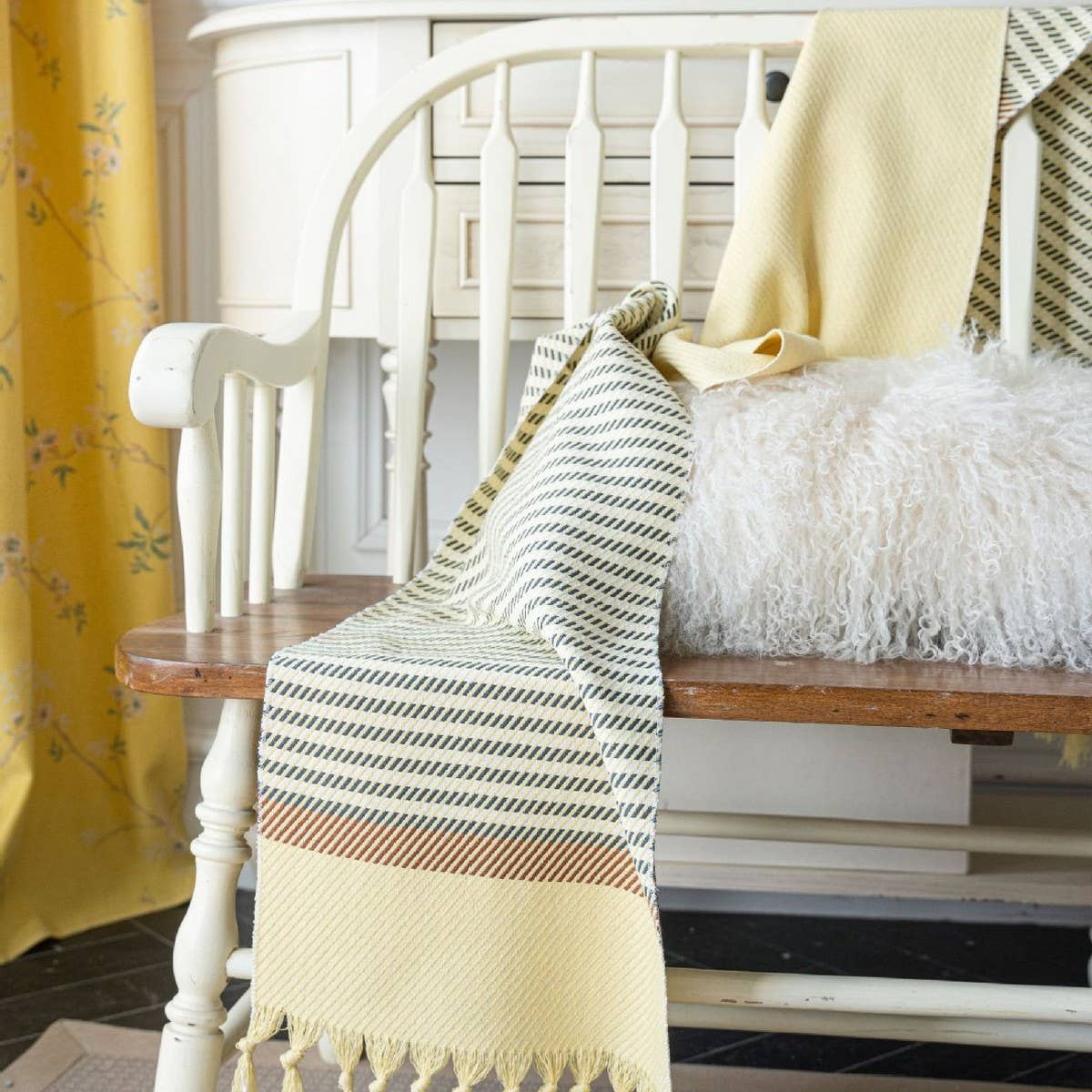 HOUNDSTOOTH TASSEL STYLISH TABLE RUNNER_CWMM1007