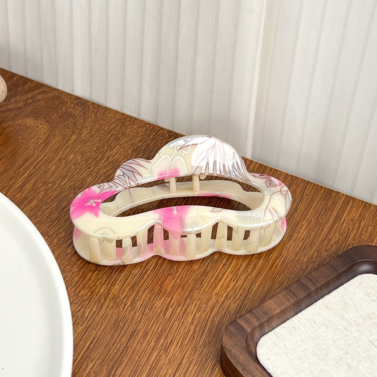 Vintage Floral Claw Clip Elegant Chinese Grip