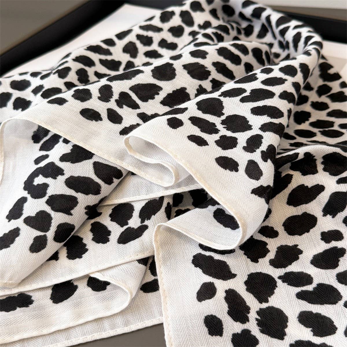 Vintage Leopard Herringbone Linen Headscarf_Cwasc03426