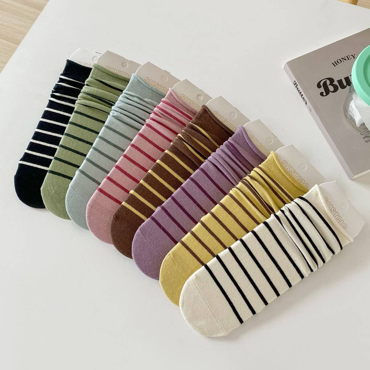 Women Hemmed Striped Straight Socks_Cwms0290