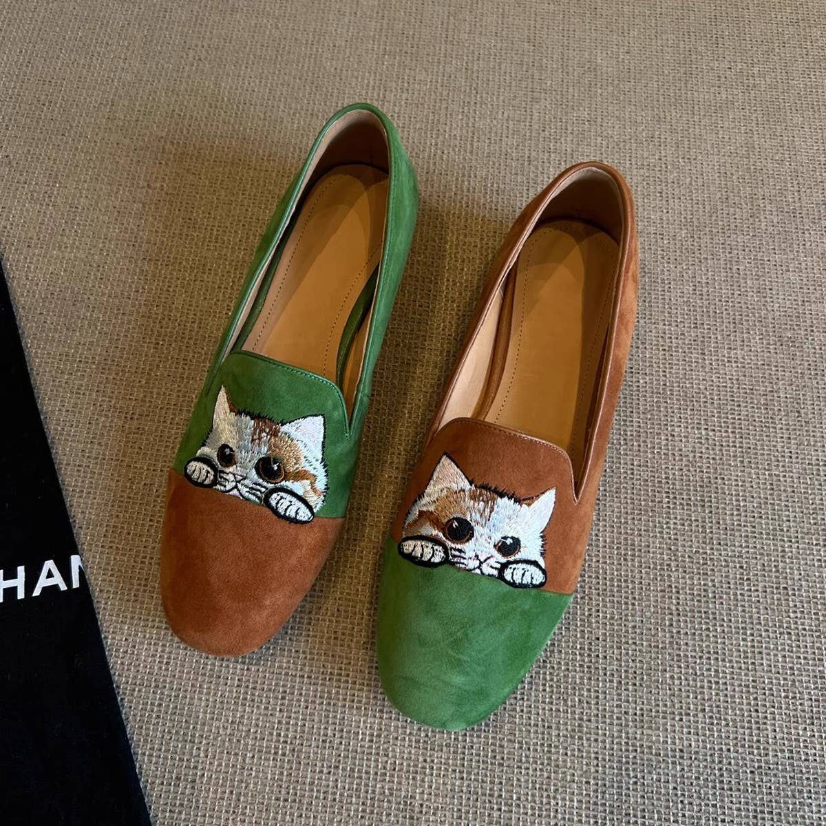 LEATHER CAT EMBROIDERY LOAFERS FOR WOMEN_CWSHF0083