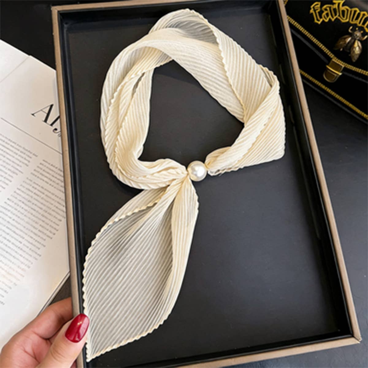 Ivory Crinkle Pearl Magnetic Silk Scarf_Cwasc03937