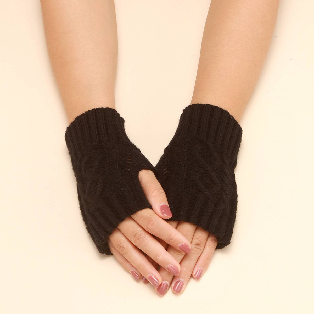 KNITTED DIAMOND SHAPED FINGER HOLE GLOVES_CWAG0088