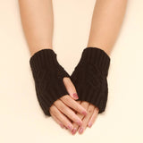 KNITTED DIAMOND SHAPED FINGER HOLE GLOVES_CWAG0088