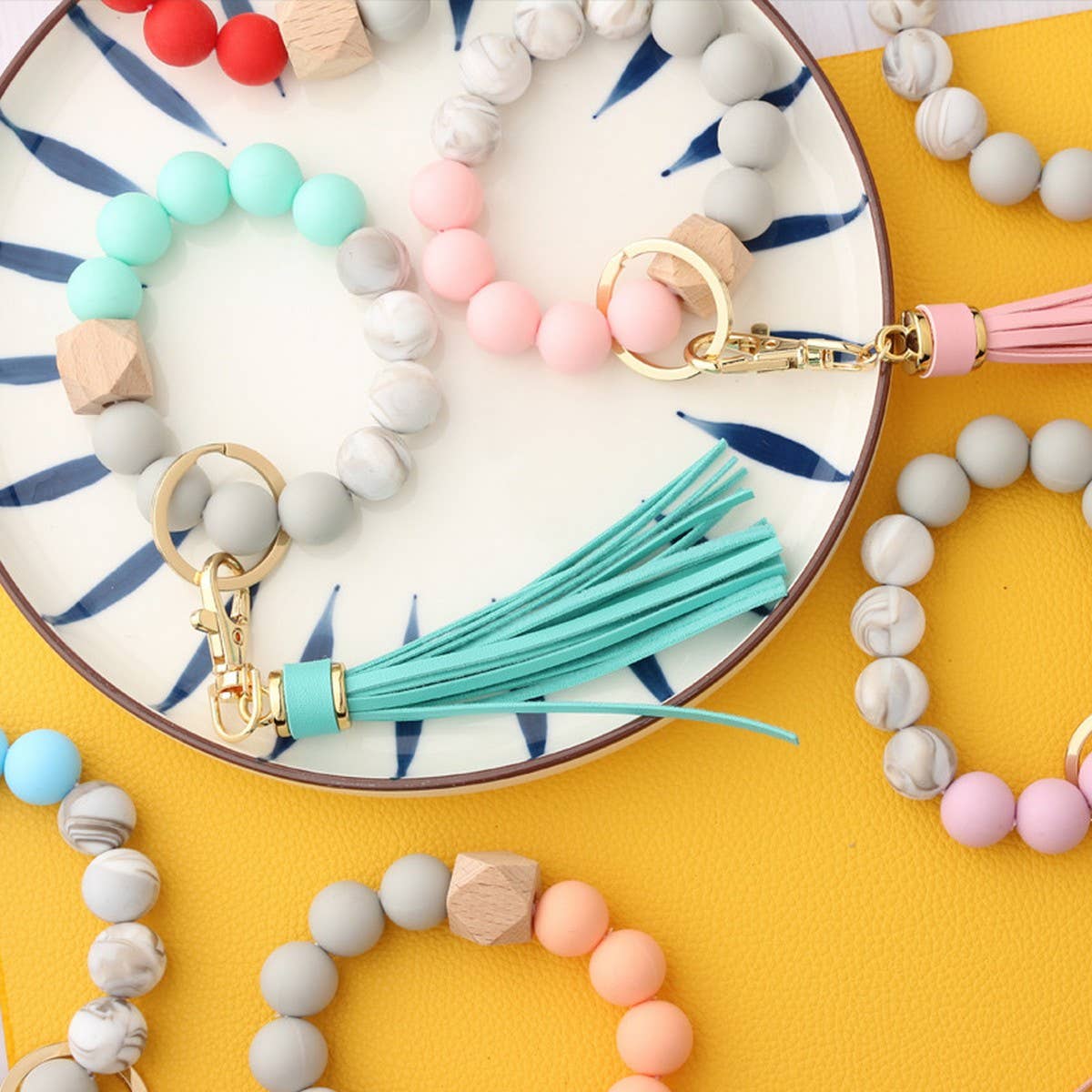 TASSEL WOOD SILICONE BEAD BRACELET KEYCHAIN_CWMM7018