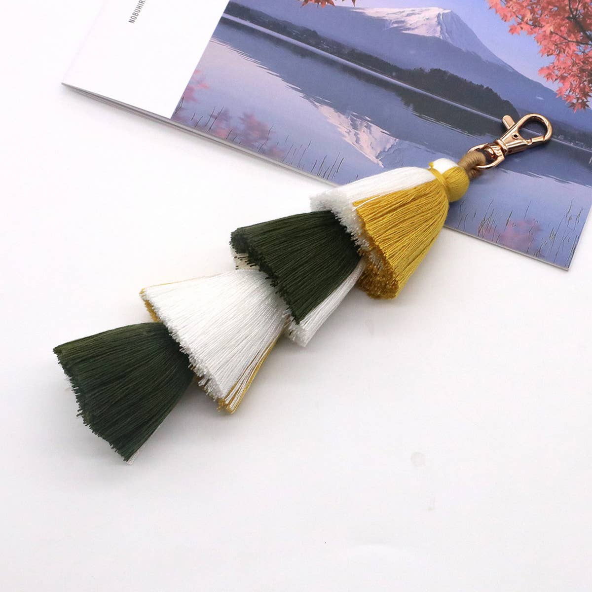 MIXED COLOR TASSEL PENDANT KEYCHAIN_CWMM1565