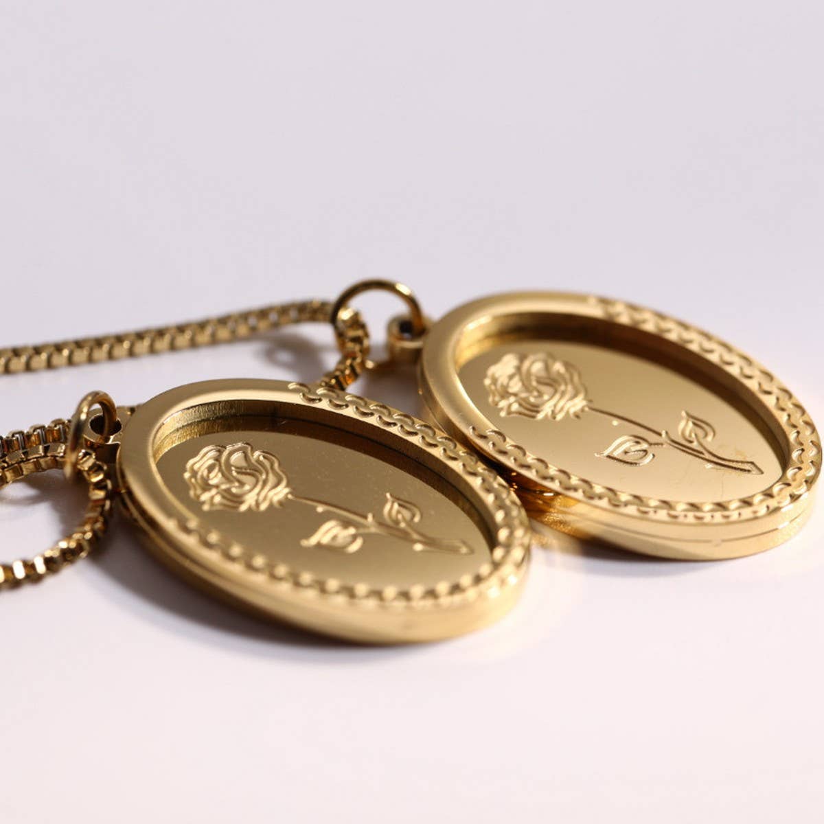 STAINLESS STEEL VINTAGE ROSE PENDANT NECKLACE_CWMM3777