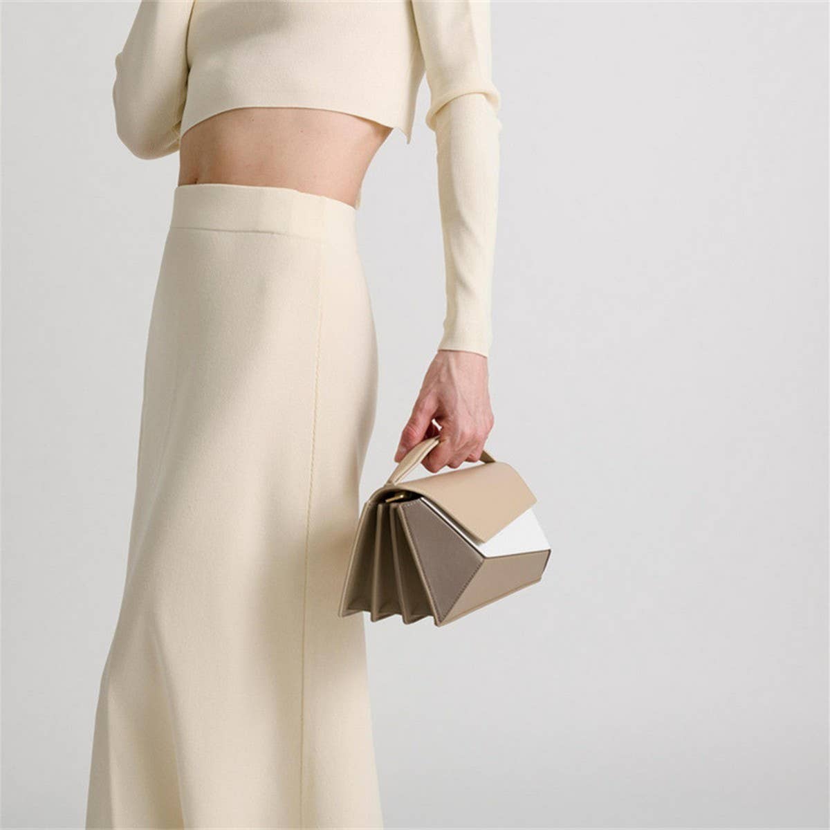 GEOMETRIC CONTRASTING COLOR PATCHWORK HANDL BAG_CWAB1932