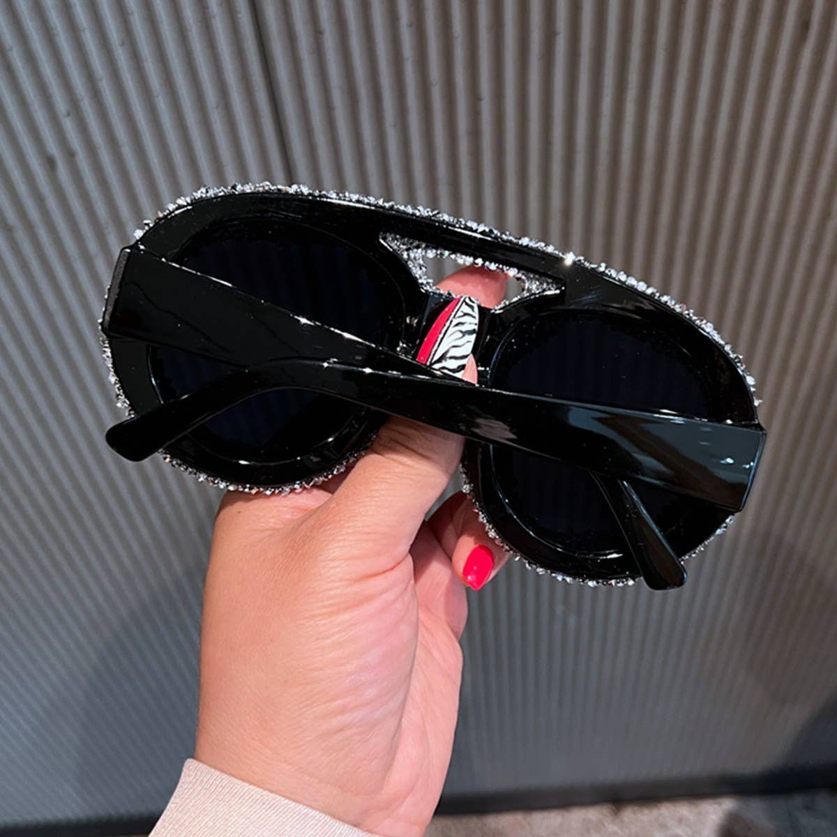 LARGE FRAME DOUBLE BEAM DIAMOND STUDDED SUNGLASSES_CWASG0833